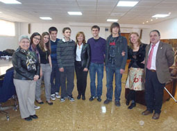 Los seis ganadores de la fase local de la OME con Olga Gil (vicerrectora UV), Victòria Vivancos (vicerrectora UPV), M. José Lorente (delegada rector UV) y Rafael Crespo (decano Matemática UV).